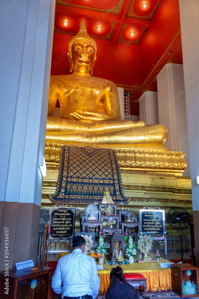 Obraz premium Goldene Buddha-Statue in Bangkok