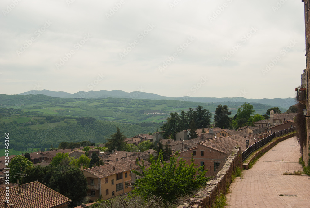 Obraz premium View form Todi on hills around