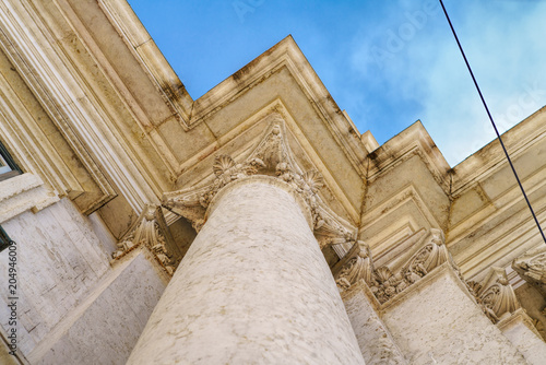 Detail of the Augusta Street Triumphal Arch in the city of Lisbon .