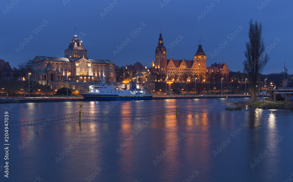 Szczecin / city by night, boulevards above the river.