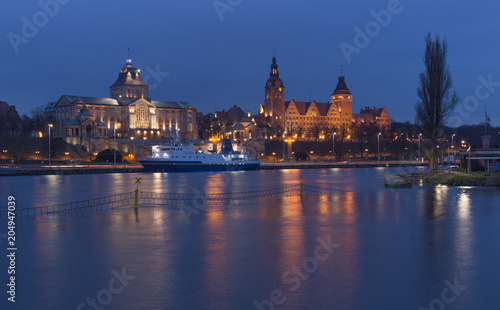 Szczecin / city by night, boulevards above the river.