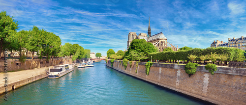 Canvas Print Notre Dame Cathedral in Paris in Spring