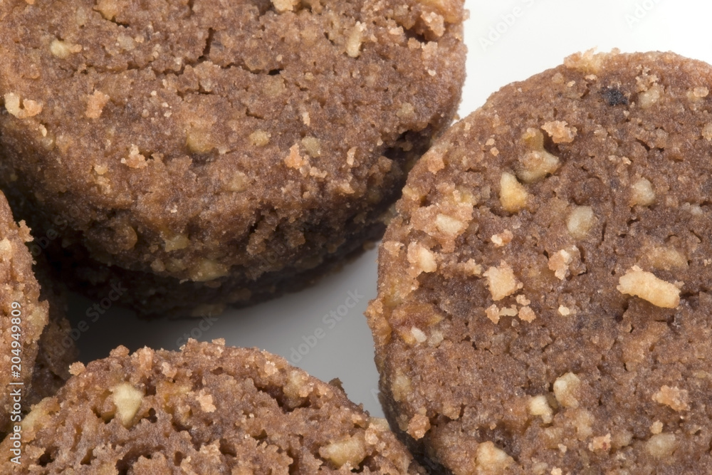 Biscotti con nocciole e cioccolato Biscotti con nocciole e cioccolato