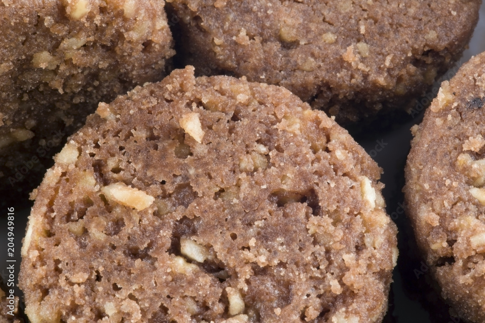 Biscotti con nocciole e cioccolata Biscotti con nocciole e cioccolata