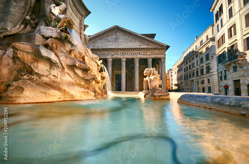 Canvas Print Fountain on Piazza della Rotonda with Parthenon behind, Rome, Italy