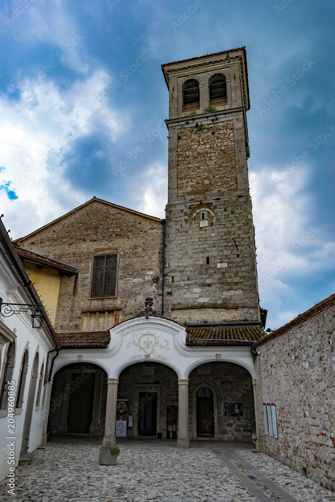 Edifici sacri del periodo Longobardo nelle strade della città italiana medievale di Cividale
