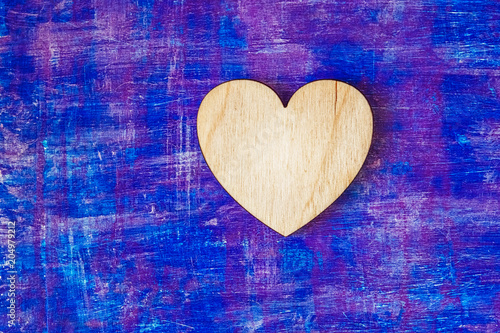Wooden heart on abstract lilac painted wooden wall witn strokes © ksenija1803z