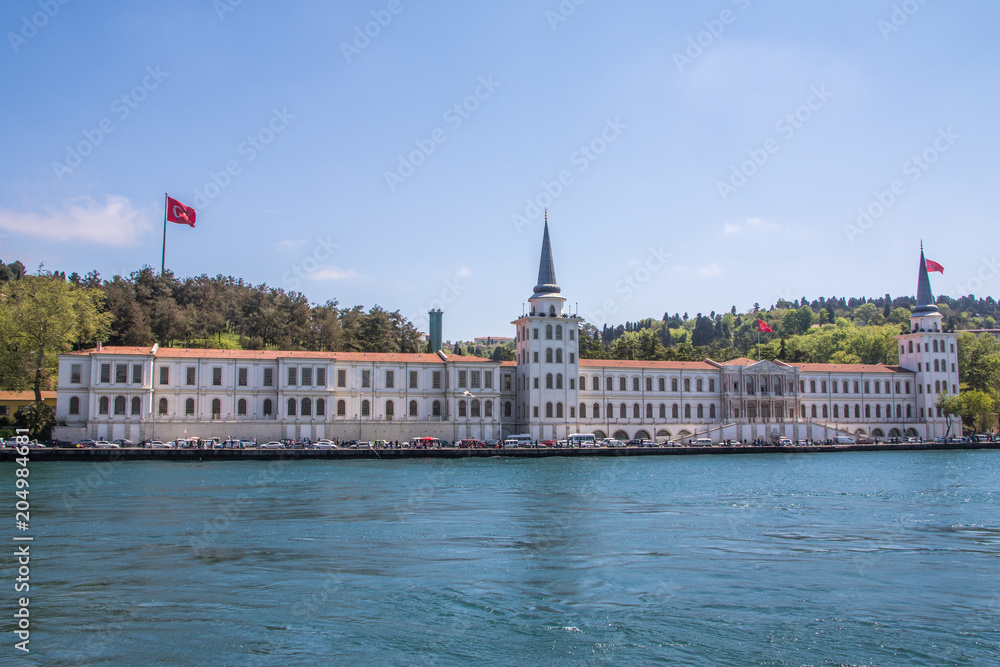 Historisches Gebäude am Ufer des Bosporus, Istanbul