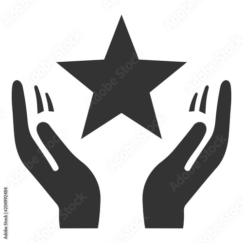 Руки оберегают звезду.
