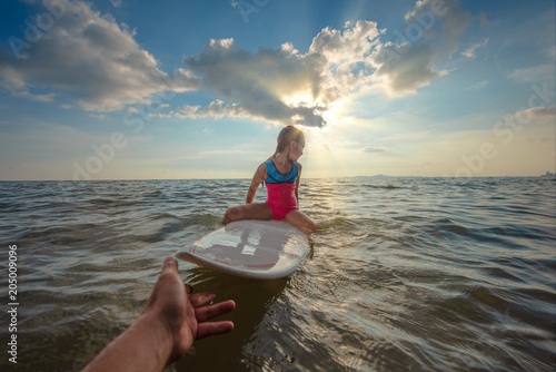 Photography girl is obstinacy and conviction in refused or decline a hand help to support pl