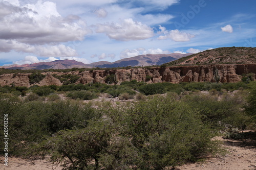 Carretera y paisaje. Jujuy, Humahuaca