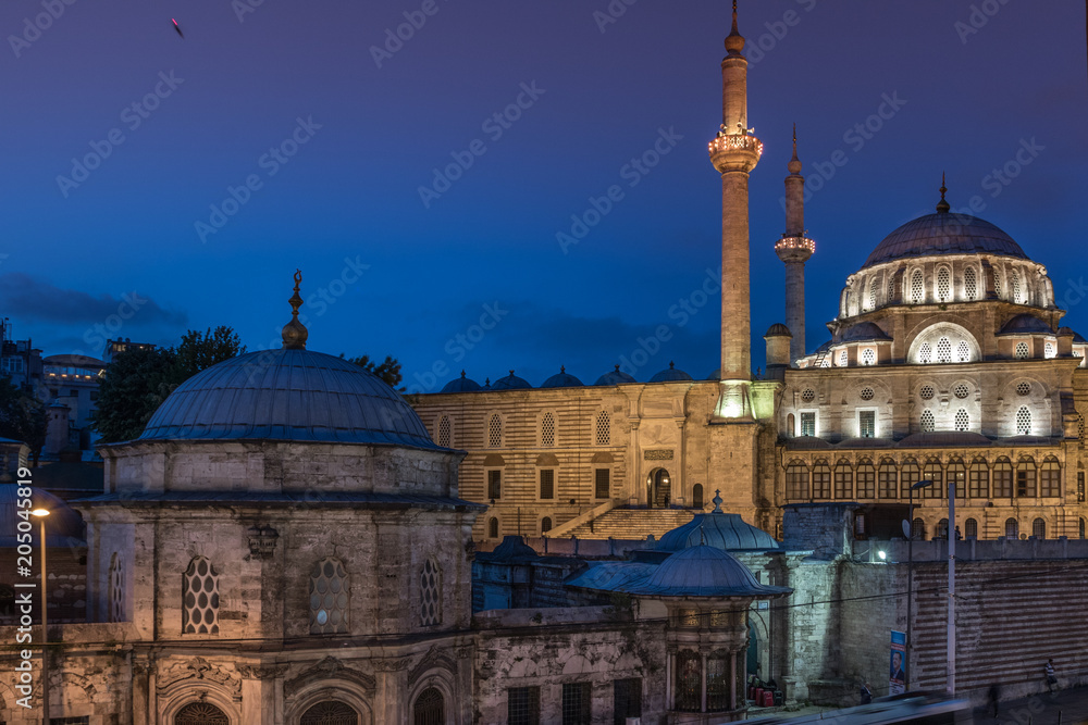 Laleli Moschee bei Nacht. Istanbul, Türkei