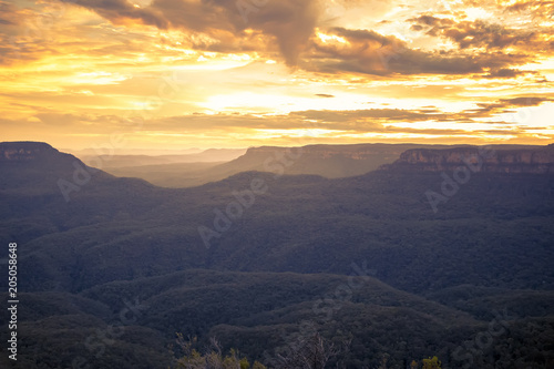 Fototapeta Naklejka Na Ścianę i Meble -  the Blue Mountains Australia at sunset
