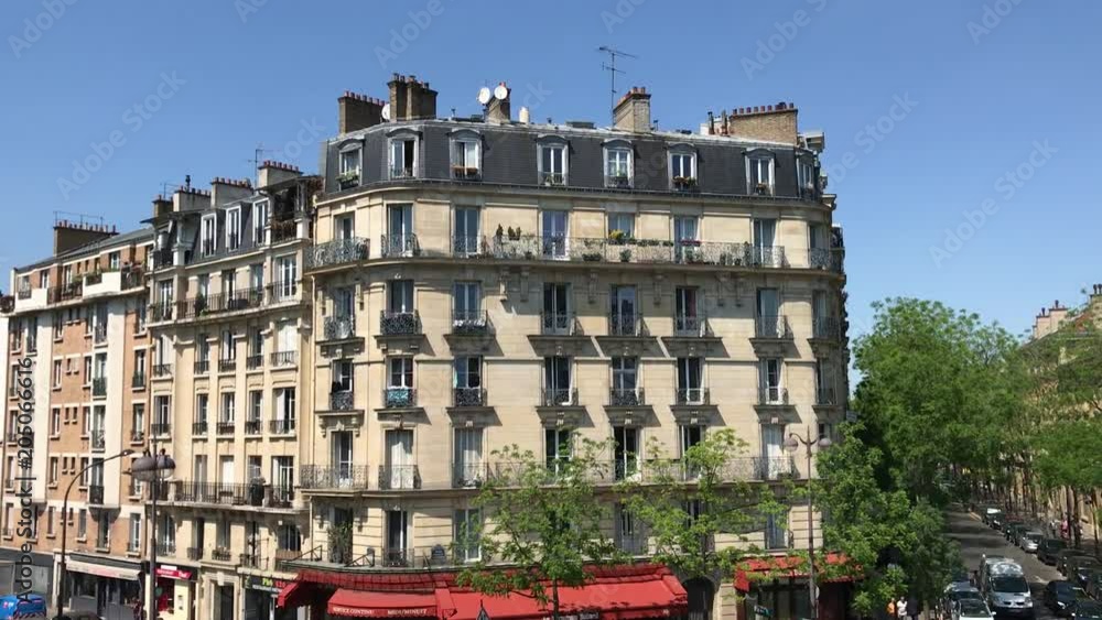 Immeuble et rue à Paris