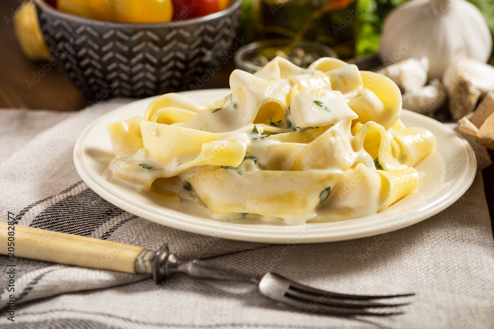 Pappardelle Pasta with Creamy Alfredo Sauce Pappardelle Pasta with Creamy Alfredo Sauce