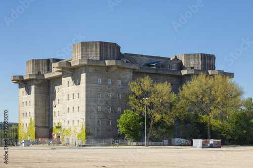 Foto Hochbunker aus dem zweiten Weltkrieg auf dem Heiligengeistfeld in Hamburg
