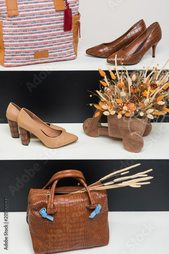 Set handbag, shoes and bouq...