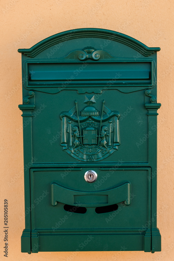 schöner grüner Briefkasten auf Korfu