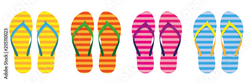 Set vier Paar gestreifte bunte flipflops
