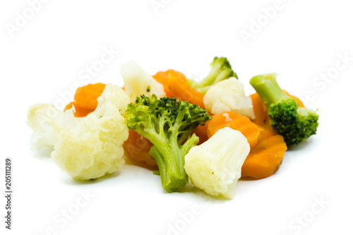 Kaisergemüse karotten gemüse blumenkohl Gemüsemischung brokkoli isoliert freigestellt auf weißen Hintergrund, Freisteller