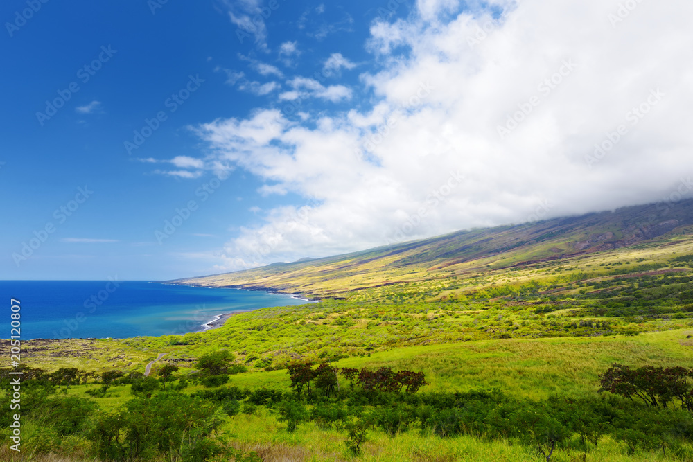Fototapeta Piękny krajobraz South Maui. Tył krateru Haleakala na wyspie Maui na Hawajach