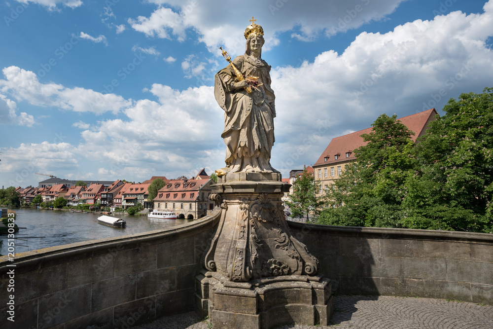 Fototapeta premium Statue der Kaiserin Kunigund in Bamberg