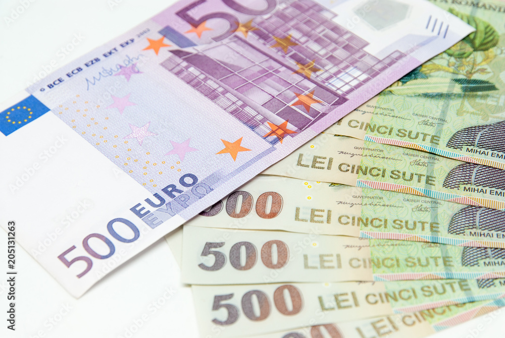 Пачки денег евро. Пачка 500 рублей настоящих. 500 рублей. 500 это много. Много 500 евро.