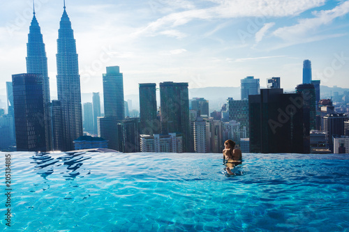 Canvas Print Swimming pool on roof top with beautiful city view kuala lumpur malaysia