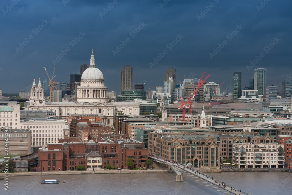 Φωτογραφία Aerial view of north bank of the river Thames