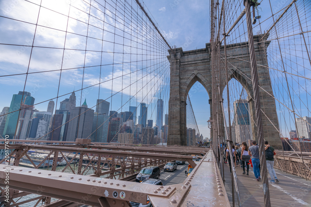 Fototapeta premium The Brooklyn Bridge with New York skyline
