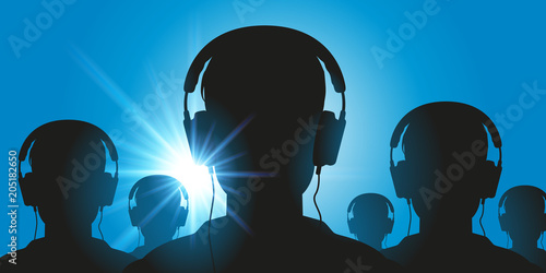 casque audio - concept - écoute - musique info - information - propagande - détente - robot