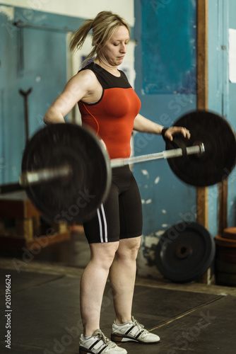 Fototapeta Naklejka Na Ścianę i Meble -  Female on weightlifting training