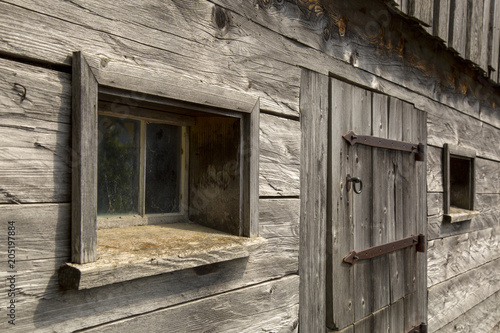 Kuhstall - Front - Stall - Fenster - Holz - Allg  u