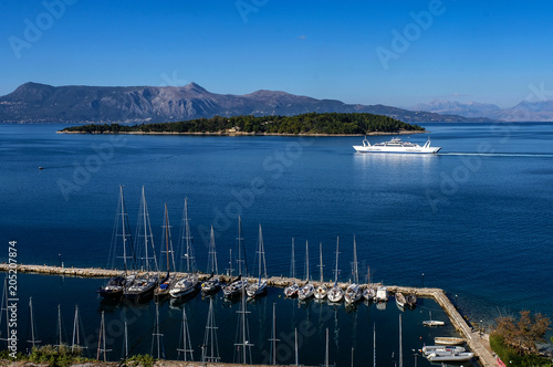 Blick auf die albanische Küste von der Festung Kerkyra aus photo