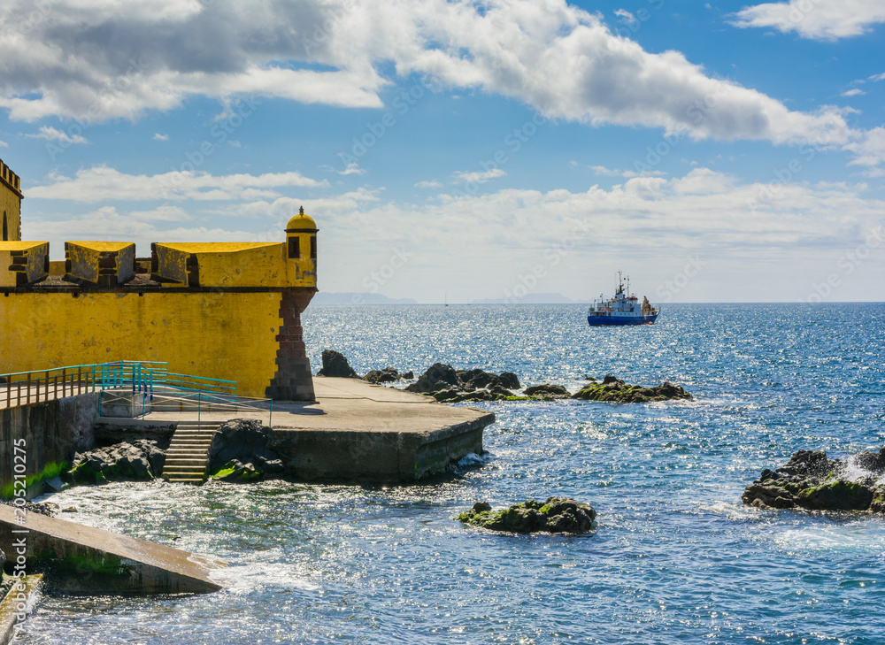 Φωτογραφία Old castle Fortaleza de Sao Tiago in Funchal, Madeira, Portugal
