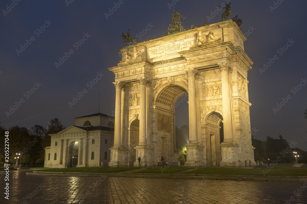 Milan: Arco della Pace at evening