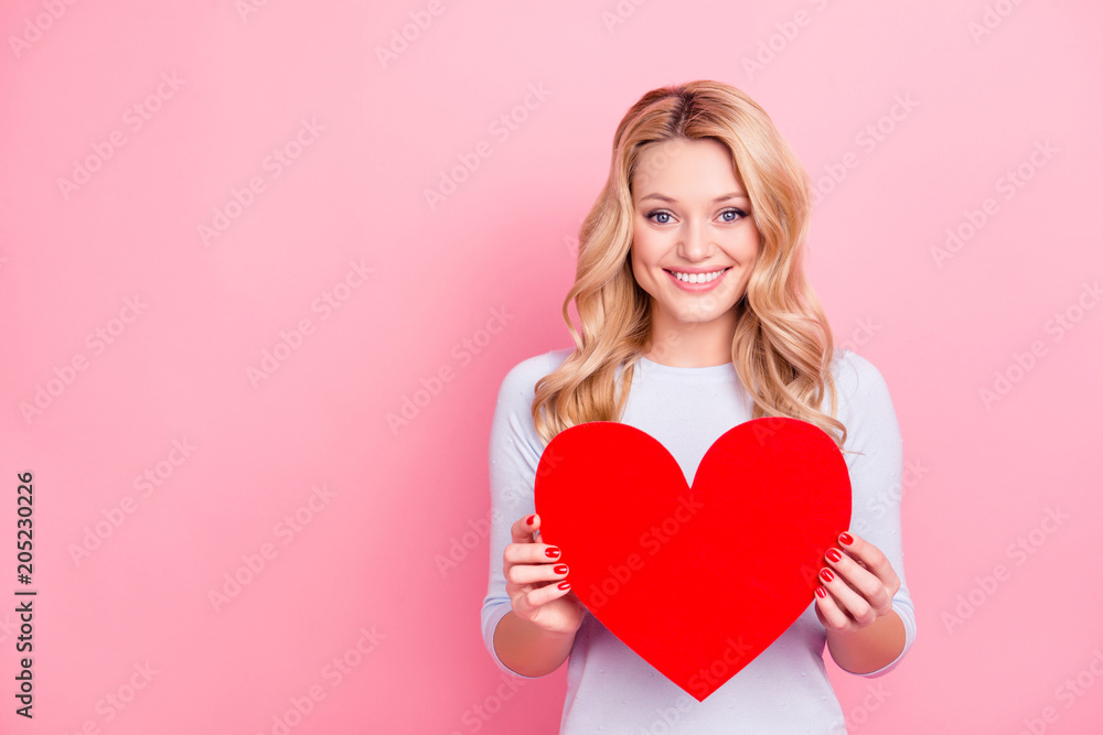 Φωτογραφία Portrait with copyspace empty place of cute charming girl having big red carton heart figure in hands looking at camera isolated on pink background