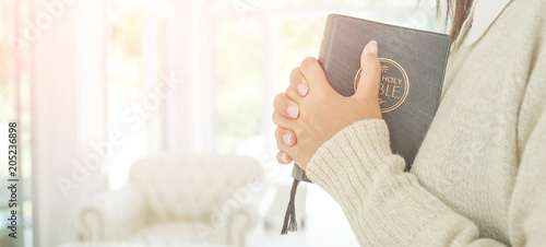 Fotografia, Obraz woman hands praying to god with the bible.