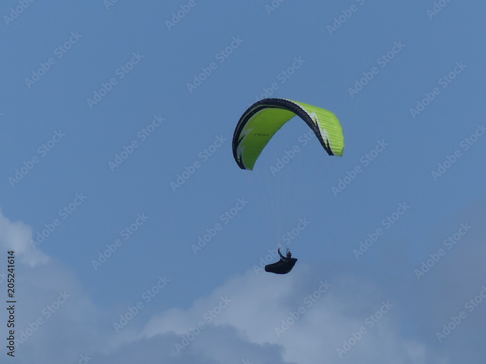 Parapente dans le ciel Normand - Paragliding in Normandy Parapente dans le ciel Normand - Paragliding in Normandy