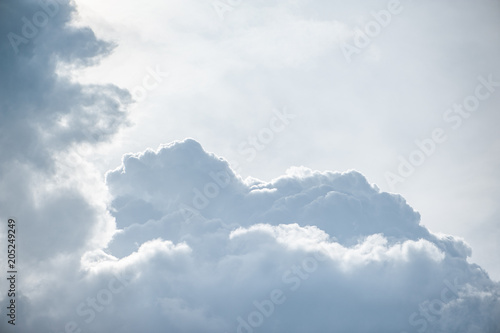 Cuadro en lienzo Wolkenformation im Gegenlicht