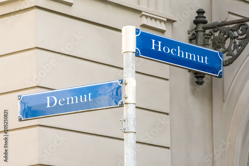 Schild 323 - Demut