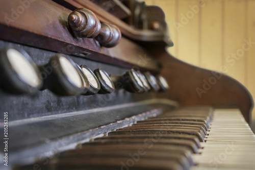 Obraz na plátně old dusty harmonium