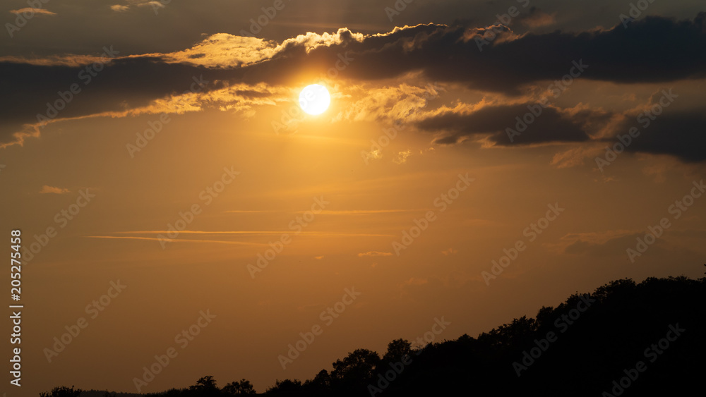 Fototapeta premium Sunset behind Clouds