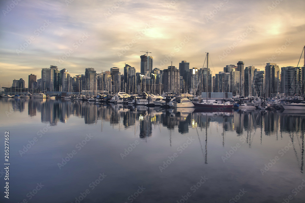 Fototapeta premium Skyline of Downtown Vancouver at sunset in Winter time
