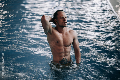 Sexy male model posing in swimming pool © pha88