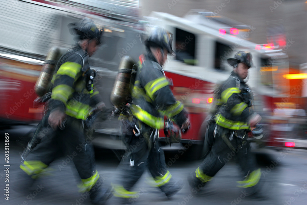 Obraz premium fire trucks and firefighters brigade in the city