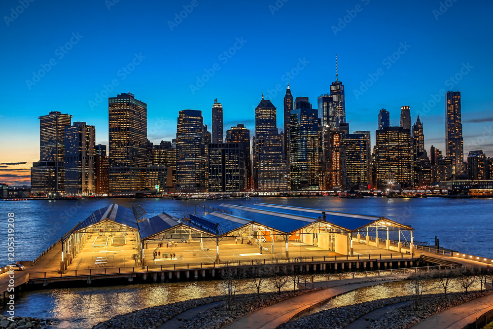 Fototapeta premium Panorama new york city at night and sports complex