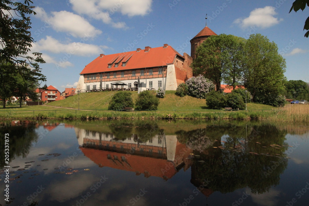 Blick zur Burg im mecklenburgischen Neustadt-Glewe