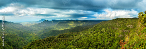 Grüne Schluchten im Black River Gorges Nationalpark in Mauritius, Afrika.