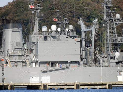 横須賀の護衛艦 © ふわしん